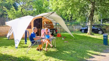 Stellplatz - Pauschale Stellplatz Komfort (2 Personen Inklusive) - Camping Château de la Rolandière