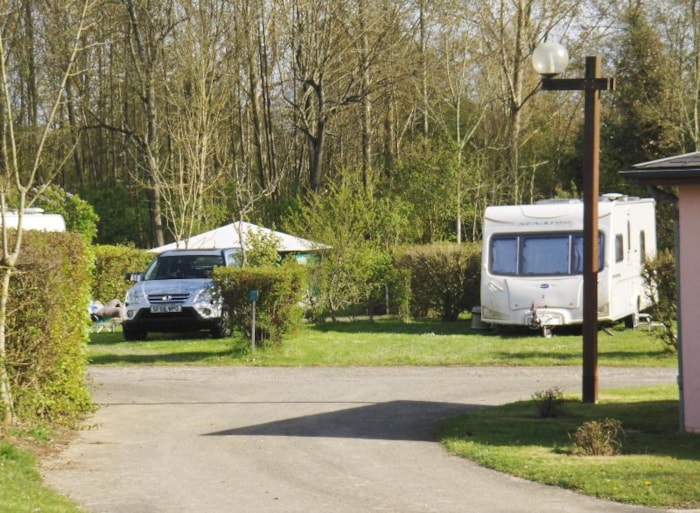 Emplacement Caravane / Camping-Car / Van / Fourgon Aménagé