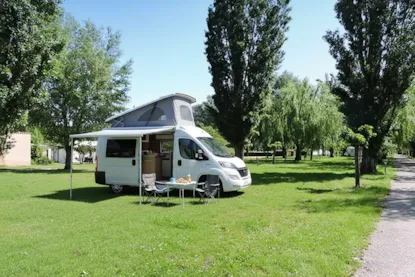 Emplacement Essential | Tente Uniquement | <100 M² | Électricité, Pas D'eau