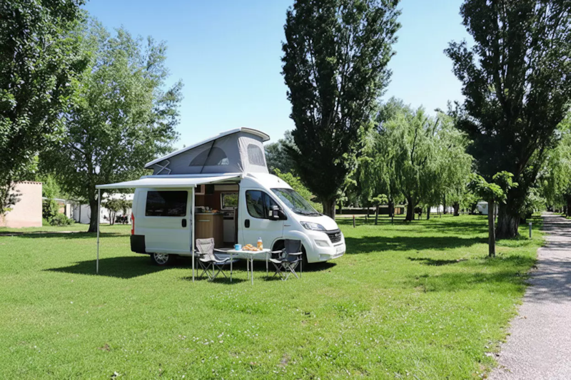 Essentiële standplaats | Alleen tent | <100 m² | Elektriciteit, geen water