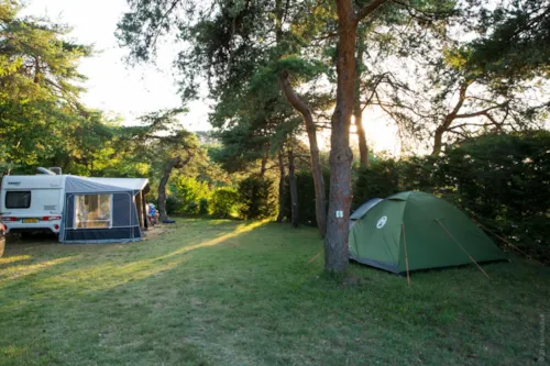 Pitch - Pitches Nature Xxl - Over 250 Sqm (With Electricity) - image n°2 - Domaine la Garenne