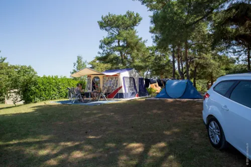 Emplacement - Emplacement Nature Xl - Plus De 200M² (Avec Électricité) - image n°3 - Domaine la Garenne