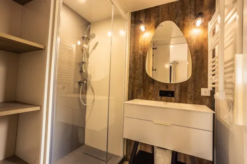Location - Mobil Home 2 Chambres 40M², 2 Salles De Bains, Climatisation, 2 Terrasses Couvertes - image n°7 - Domaine la Garenne