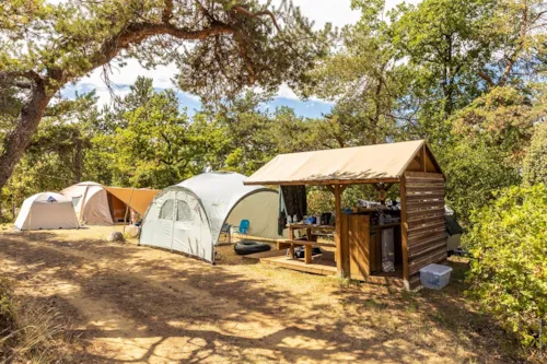 Emplacement - Emplacement Premium - Electricité + Espace Repas - image n°1 - Domaine la Garenne