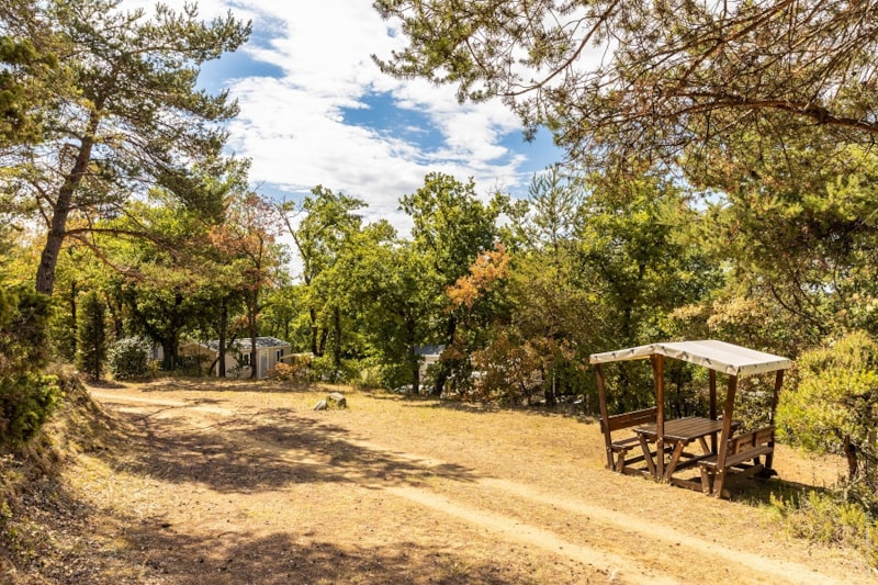 Emplacement avec table (et électricité)