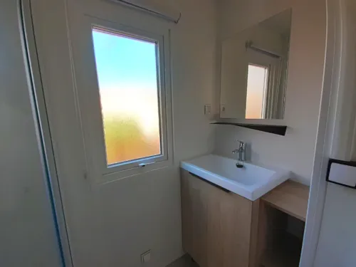 Accommodation - Mobil Home 4 Rooms 40M², 2 Bathrooms, Air-Conditioning, Covered Terrace - image n°4 - Domaine la Garenne