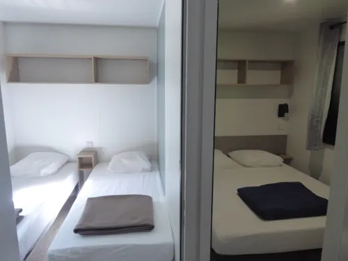 Accommodation - Mobil Home 4 Rooms 40M², 2 Bathrooms, Air-Conditioning, Covered Terrace - image n°7 - Domaine la Garenne