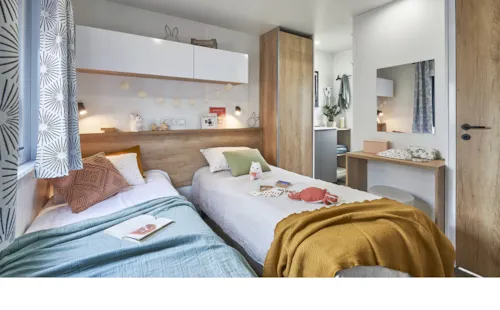 Accommodation - Mobil Home 2 Bedrooms 35M², 2 Bathrooms, Air-Conditioning, Covered Terrace - image n°6 - Domaine la Garenne