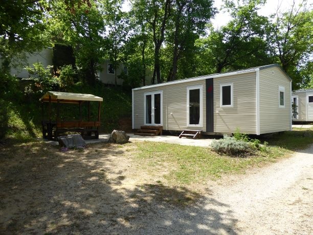 Mobilheim 2 zimmers 30m², gepflasterte Terrasse