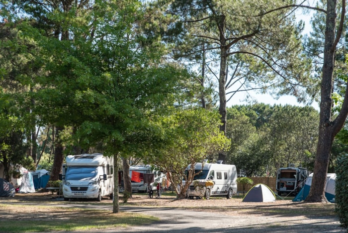 Emplacement Avec Électricité - Côté Lac / M