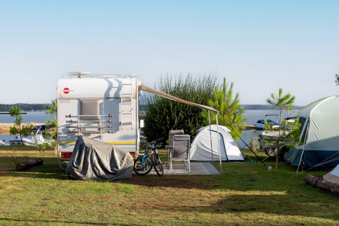 Emplacement Avec Électricité - Côté Port / S