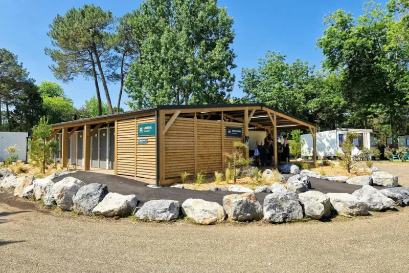 Emplacement Pour Tente Uniquement Avec Électricité - Piéton Côté Lac / D