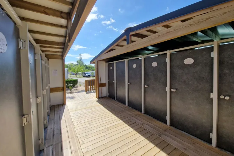 Emplacement Pour Tente Uniquement Avec Électricité - Piéton Côté Lac / D