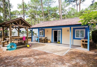 Wooden Chalet 8P