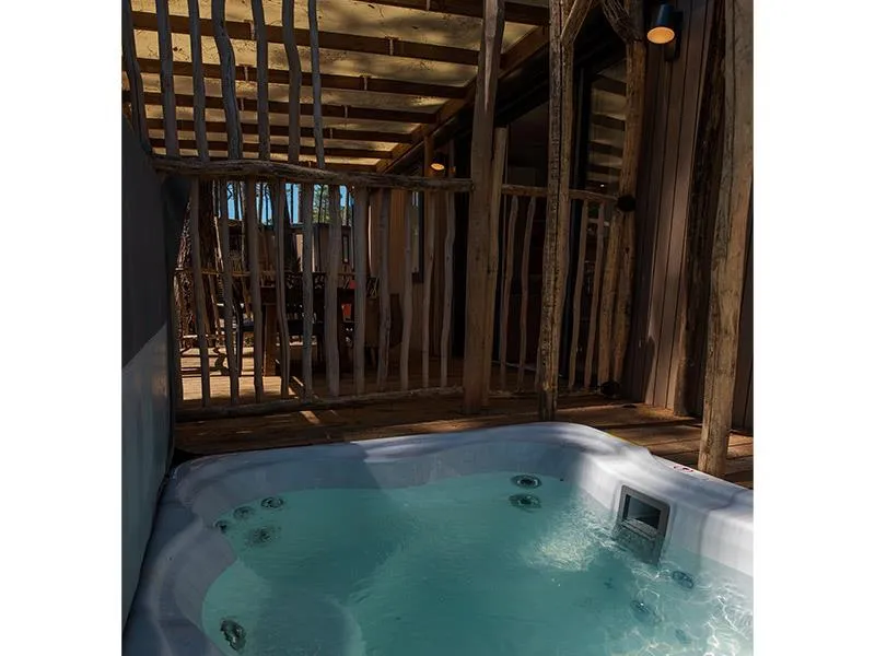 Lodge Premium Jacuzzi 6P