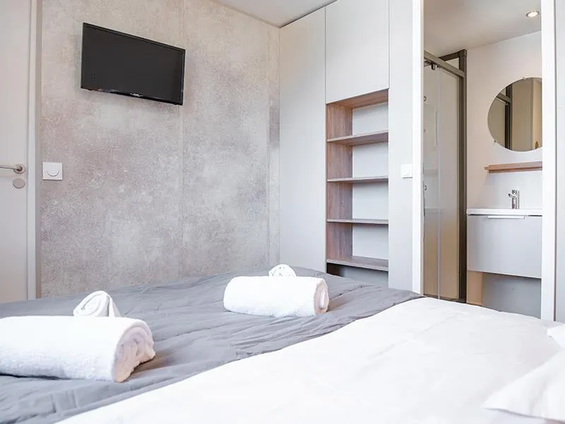 Lodge Premium Jacuzzi 6P