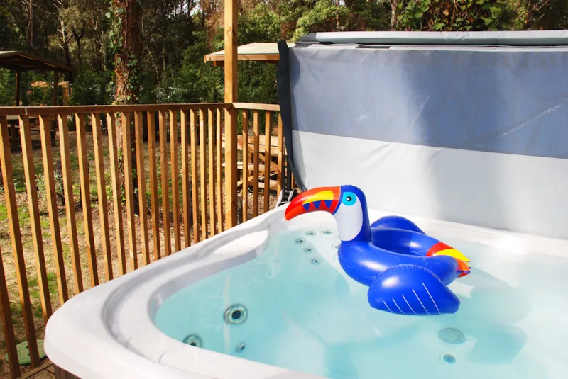 Emplacement Vip 150  & Jacuzzi 2/6P