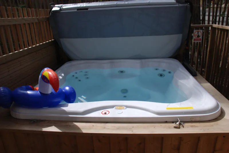 Lodge Premium Jacuzzi 2/3P