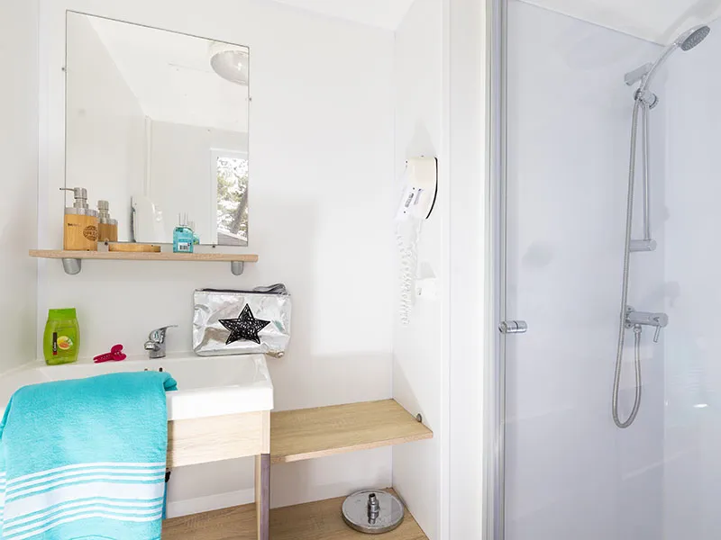 Emplacement Vip 150  & Jacuzzi 2/6P