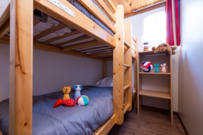 Wooden Chalet 8P