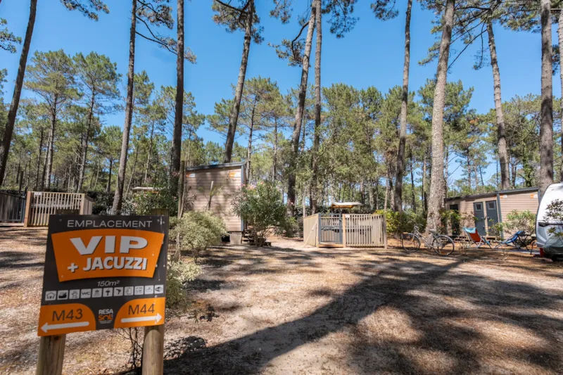 Emplacement Vip 150  & Jacuzzi 2/6P