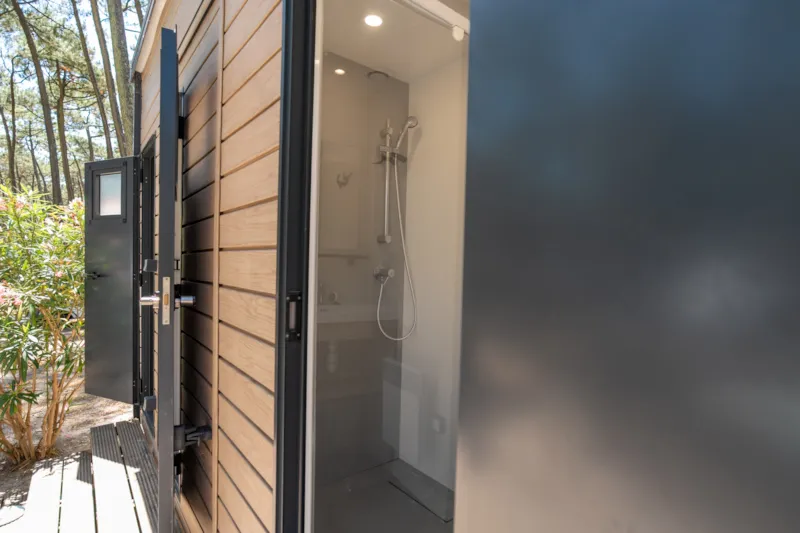 Emplacement Vip 150  & Jacuzzi 2/6P