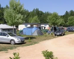Stellplatz - Stellplatz Nature (Zelt, Wohnwagen, Wohnmobil / 1 Auto) - Camping La Dourbie