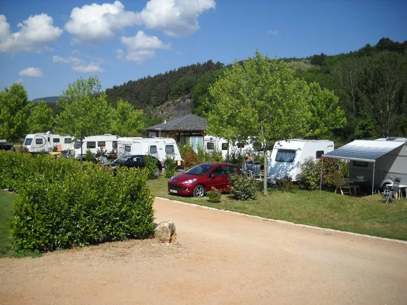Forfait Confort (1 Tente, Caravane Ou Camping-Car / 1 Voiture / Électricité 10A)