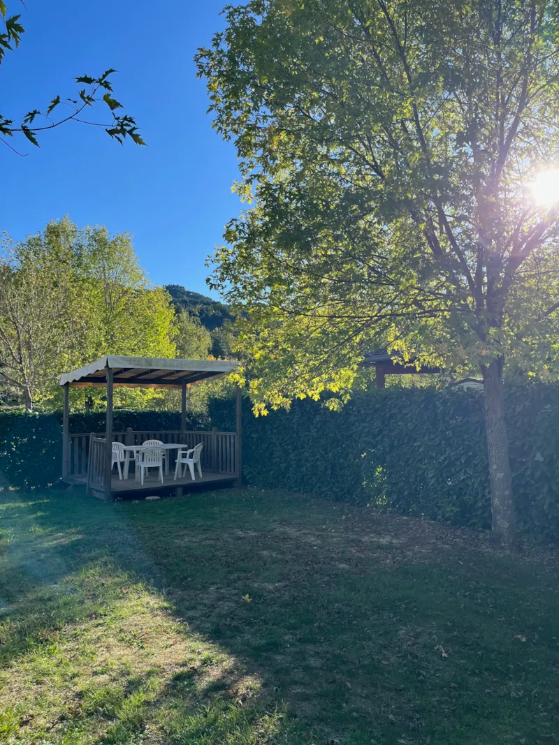 Forfait Premium, Terrasse Couverte Et Salon De Jardin (1 Tente, Caravane Ou Camping-Car / 1 Voiture)