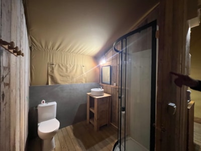 Lodge tent with bathroom facilities SAINT JEAN