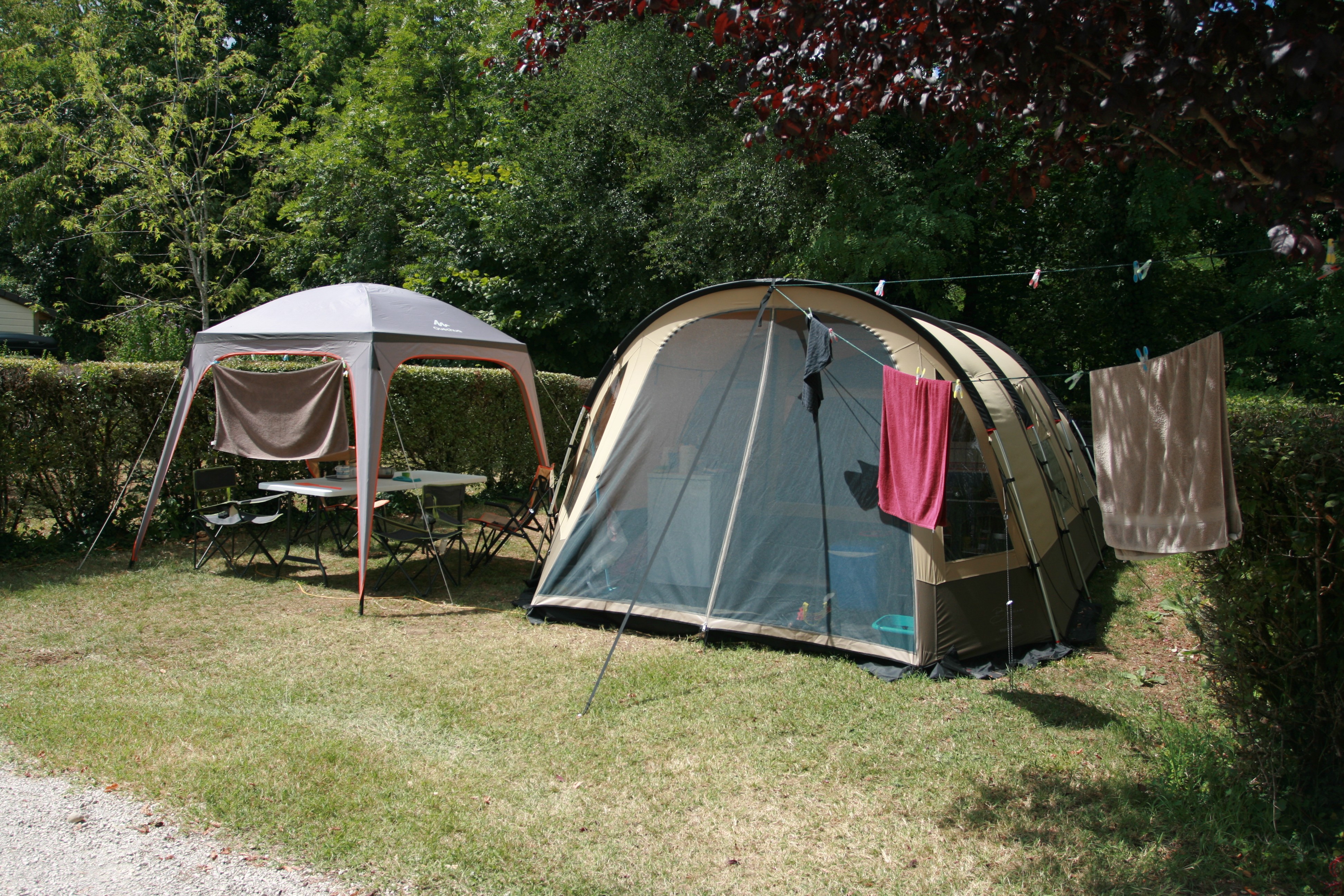 Kampeerplaats - Forfait Nature /Zonder Electriciteit : Kampeerplaats + Voertuig + Tent/Caravan/Camper - Camping  Le Vaugrais