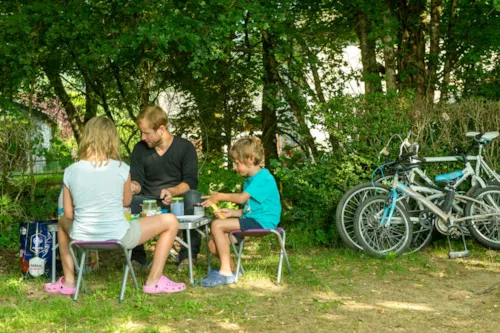 Emplacement - Forfait Cycliste/ Sans Electricite - image n°1 - Camping  Le Vaugrais