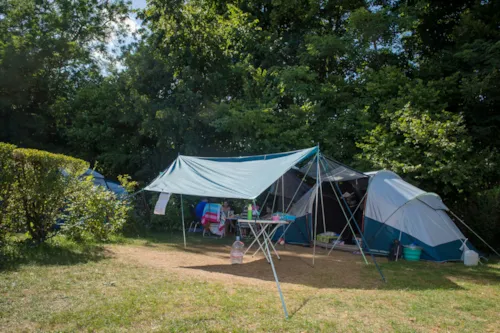 Stellplatz - Forfait Nature/ Ohne Strom : Stellplatz + Wagen + Zelt/Wohnwagen/Wohnmobil - image n°3 - Camping  Le Vaugrais