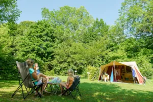 Emplacement - FORFAIT NATURE/ OHNE STROM : Stellplatz + Wagen + Zelt/Wohnwagen/Wohnmobil - Camping  Le Vaugrais