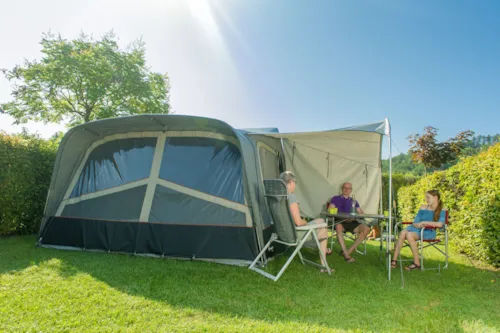 Stellplatz - Pauschale: Stellplatz + Wagen + Zelt/Wohnwagen/Wohnmobil/Strom - image n°2 - Camping  Le Vaugrais