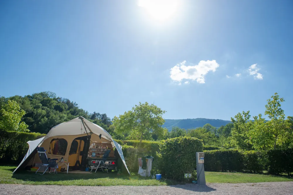 Forfait COMFORT: Kampeerplaats + Voertuig + Tent/caravan/camper + elektriciteit