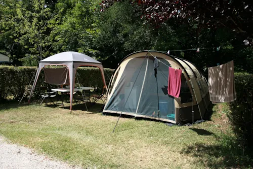 Emplacement - Emplacement Confort Riviere : 1 Véhicule + 1 Tente /Caravane / Camping Car - image n°6 - Camping  Le Vaugrais