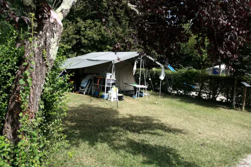Emplacement - Emplacement Confort Riviere : 1 Véhicule + 1 Tente /Caravane / Camping Car - image n°7 - Camping  Le Vaugrais