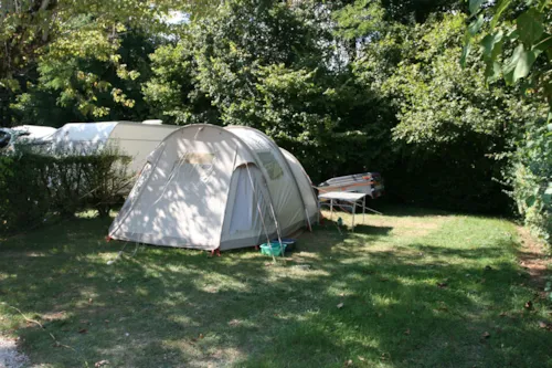 Emplacement - Emplacement Confort Riviere : 1 Véhicule + 1 Tente /Caravane / Camping Car - image n°8 - Camping  Le Vaugrais
