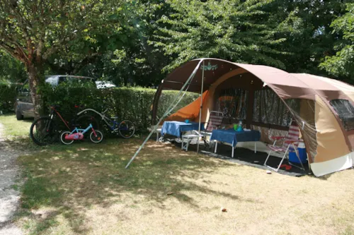 Emplacement - Emplacement Confort Riviere : 1 Véhicule + 1 Tente /Caravane / Camping Car - image n°9 - Camping  Le Vaugrais