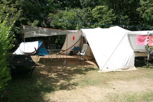 Emplacement - Emplacement Confort Riviere : 1 Véhicule + 1 Tente /Caravane / Camping Car - image n°10 - Camping  Le Vaugrais