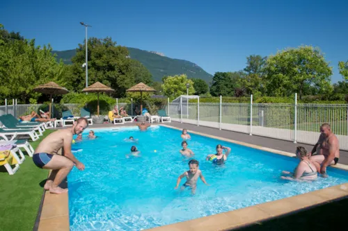 Emplacement - Emplacement Confort+ Riviere : 1 Véhicule+ 1 Tente/ Caravane / Camping Car 10A - image n°5 - Camping  Le Vaugrais