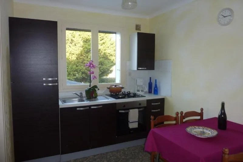 Drenec (68M² , 4 Personnes, Salon Tv, Balcon)