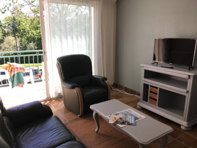 T3 (2 bedrooms, kitchen, living room with TV, balcony) — 1