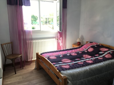 T3 (2 bedrooms, kitchen, living room with TV, balcony) — 4