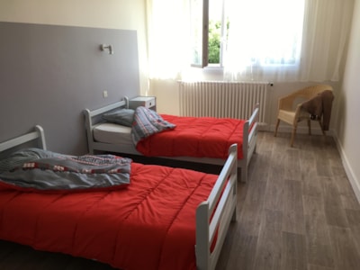 T3 (2 bedrooms, kitchen, living room with TV, balcony) — 5