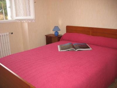 T4 (3 bedrooms, kitchen, living room with TV, balcony) — 4