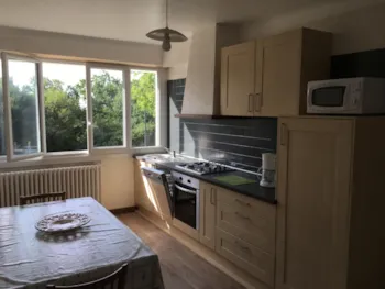 Mietunterkunft - T4 (3 Zimmer, Küche, Wohnzimmer, Balkon) - Camping Kost-Ar-Moor