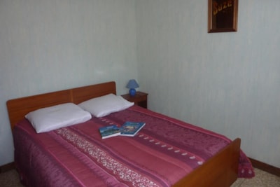 T4 (3 bedrooms, kitchen, living room with TV, balcony) — 5
