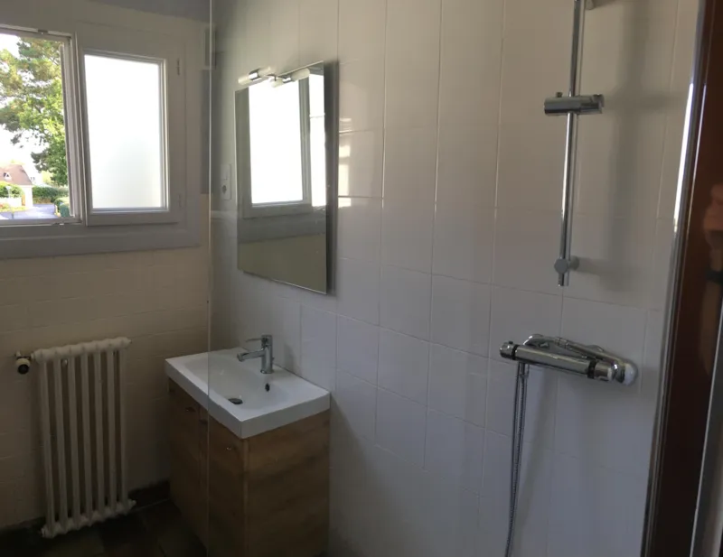 Penfret (80M², 3 Chambres, Cuisine, Séjour Avec Tv, Balcon)